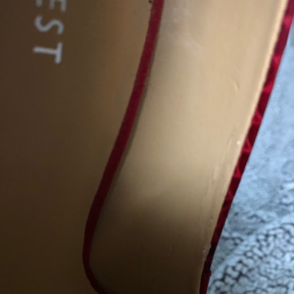 SOLD 🚫 Nine West Red Snakeskin Pumps - Picture 10 of 11